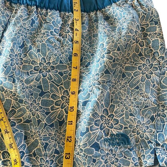 The North Face women’s size XXL athletic floral shorts - Picture 7 of 7